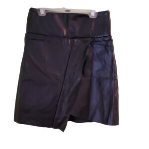 CHECOCRE Asian Fashion Asymmetrival Black Faux Leather Skirt Est. Size 0